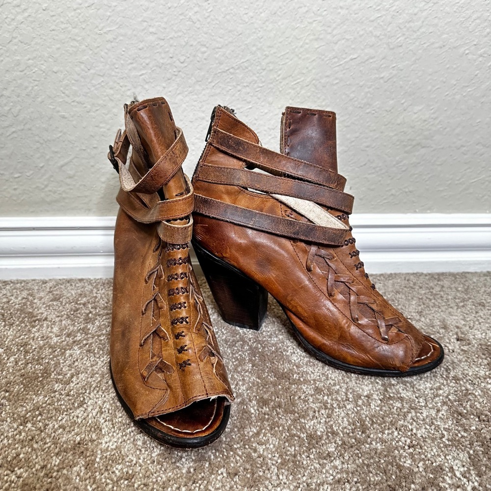 Freebird by Steven Tan Leather Peep Toe Whipstitch Strappy Ankle Boots Heel
